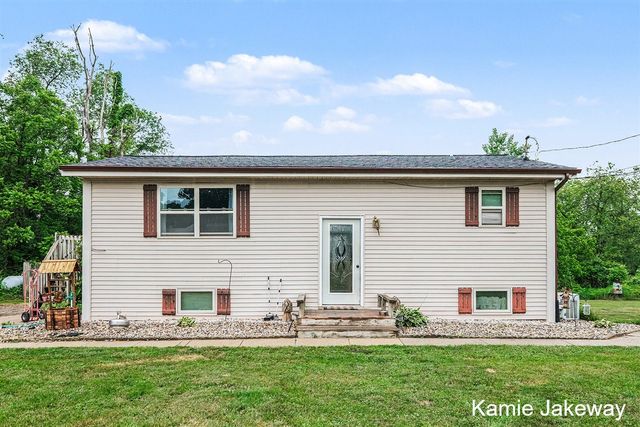 8395 Mcarthur Avenue, Belding, MI 48809