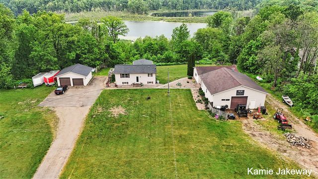 8395 Mcarthur Avenue, Belding, MI 48809