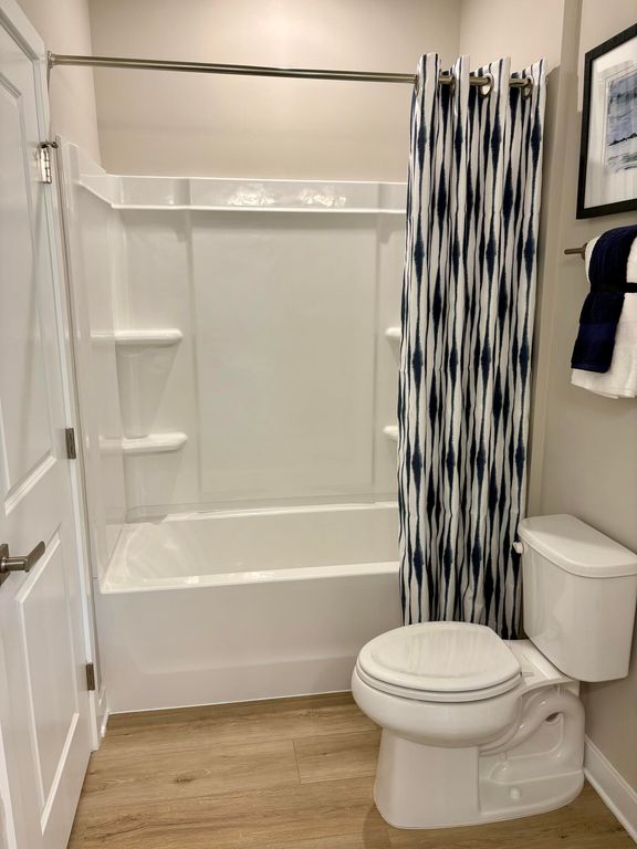 Image 6 of property listing at 104 Cainwalker Drive, Huger, SC 29450