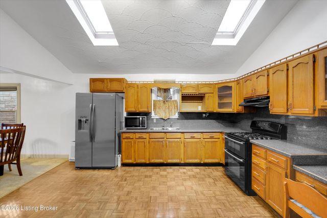 3534 Algonquin Pkwy, Louisville, KY 40211