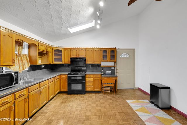 3534 Algonquin Pkwy, Louisville, KY 40211