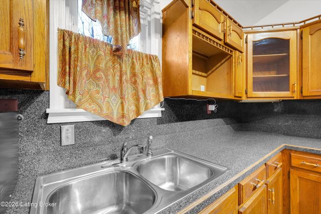 3534 Algonquin Pkwy, Louisville, KY 40211