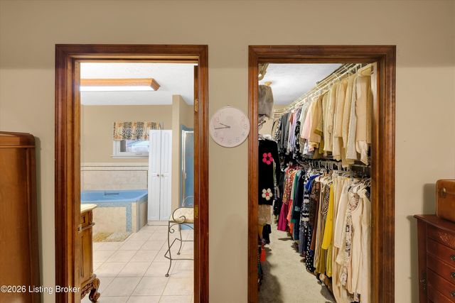 3534 Algonquin Pkwy, Louisville, KY 40211