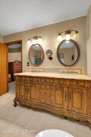 3534 Algonquin Pkwy, Louisville, KY 40211