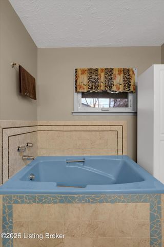 3534 Algonquin Pkwy, Louisville, KY 40211