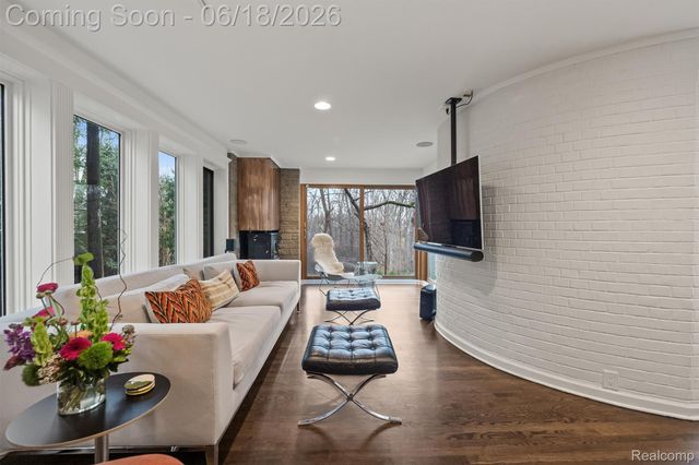 951 Twin Oaks Lane, Birmingham, MI 48009