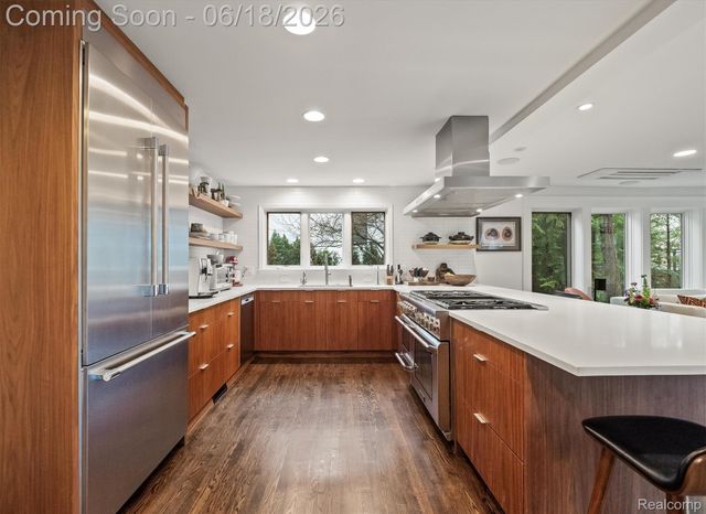 951 Twin Oaks Lane, Birmingham, MI 48009