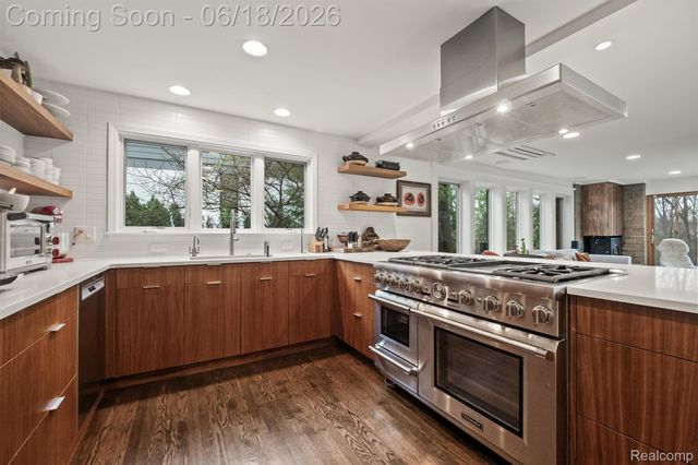 951 Twin Oaks Lane, Birmingham, MI 48009
