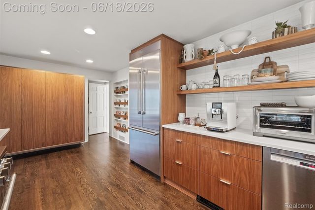 951 Twin Oaks Lane, Birmingham, MI 48009