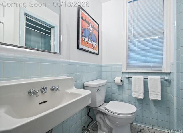 951 Twin Oaks Lane, Birmingham, MI 48009