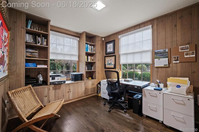 951 Twin Oaks Lane, Birmingham, MI 48009