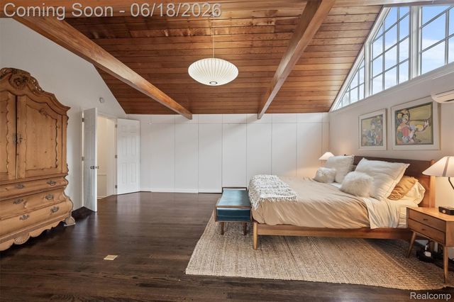 951 Twin Oaks Lane, Birmingham, MI 48009