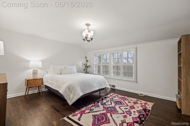 951 Twin Oaks Lane, Birmingham, MI 48009