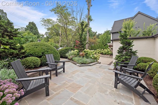 951 Twin Oaks Lane, Birmingham, MI 48009