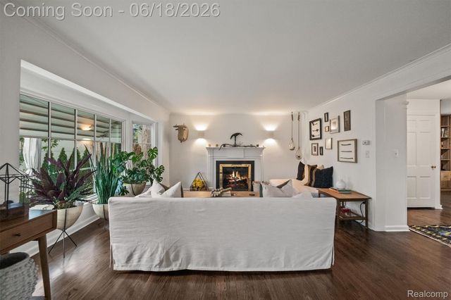951 Twin Oaks Lane, Birmingham, MI 48009