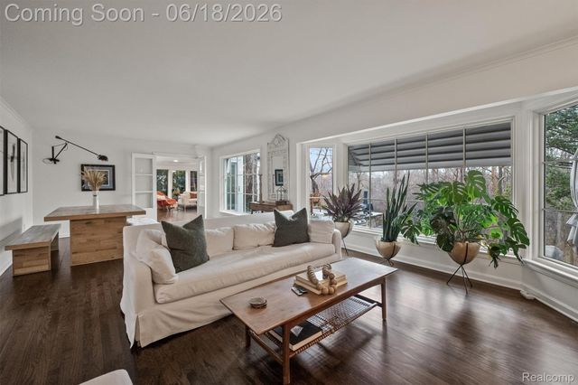 951 Twin Oaks Lane, Birmingham, MI 48009