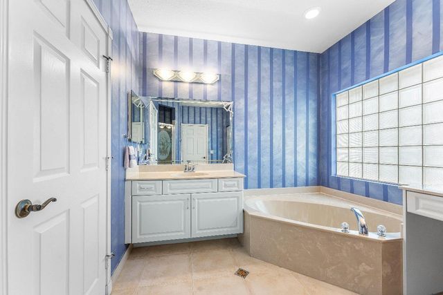 8688 Via Avellino, Lake Worth, FL 33467