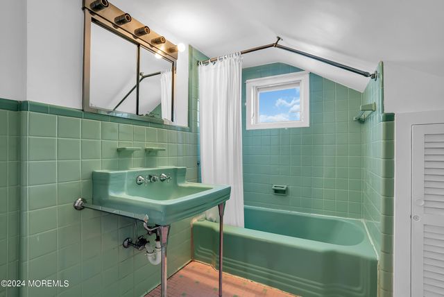 459 W Park Avenue, Oakhurst, NJ 07755