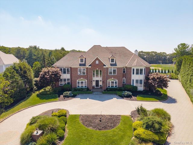 26 Legends Circle, Melville, NY 11747