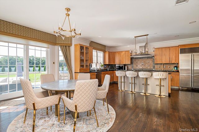 26 Legends Circle, Melville, NY 11747