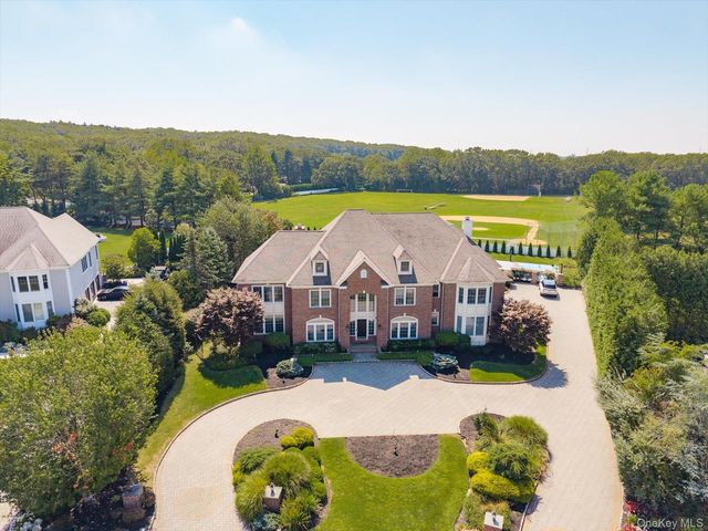 26 Legends Circle, Melville, NY 11747
