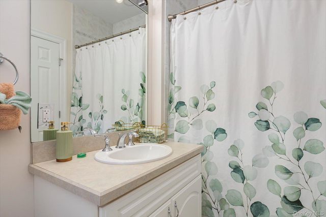 26 Legends Circle, Melville, NY 11747