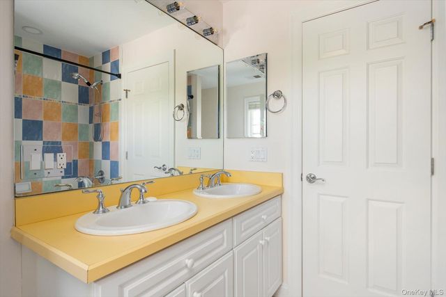 26 Legends Circle, Melville, NY 11747
