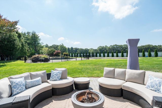 26 Legends Circle, Melville, NY 11747