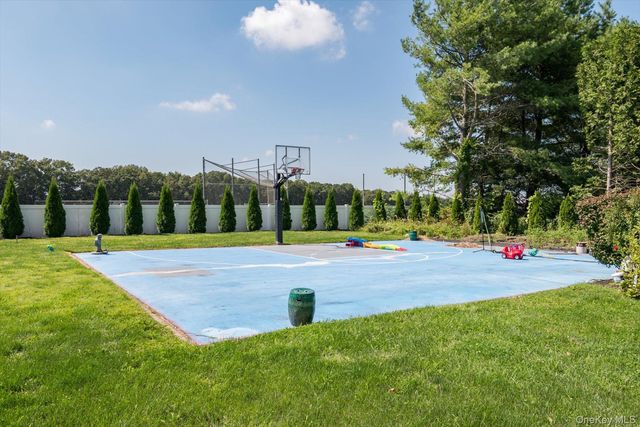 26 Legends Circle, Melville, NY 11747