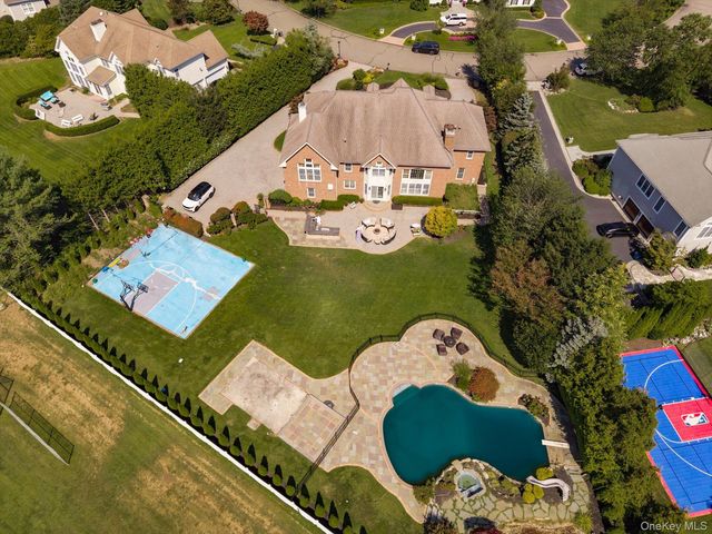 26 Legends Circle, Melville, NY 11747