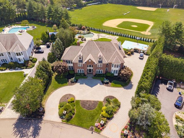 26 Legends Circle, Melville, NY 11747