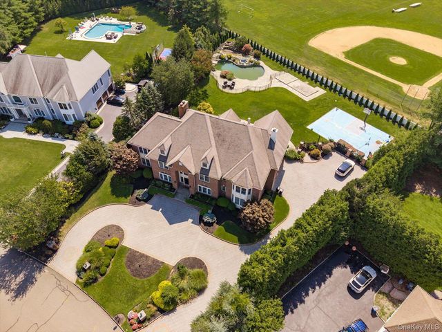 26 Legends Circle, Melville, NY 11747