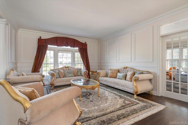 26 Legends Circle, Melville, NY 11747