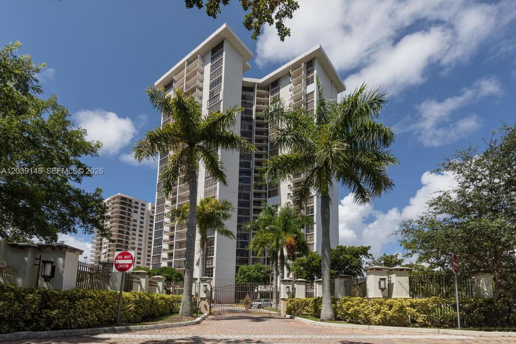 18181 NE 31st Ct 1910, Aventura, FL 33160