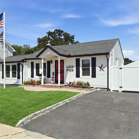 1363 Manatuck Boulevard, Bay Shore, NY 11706