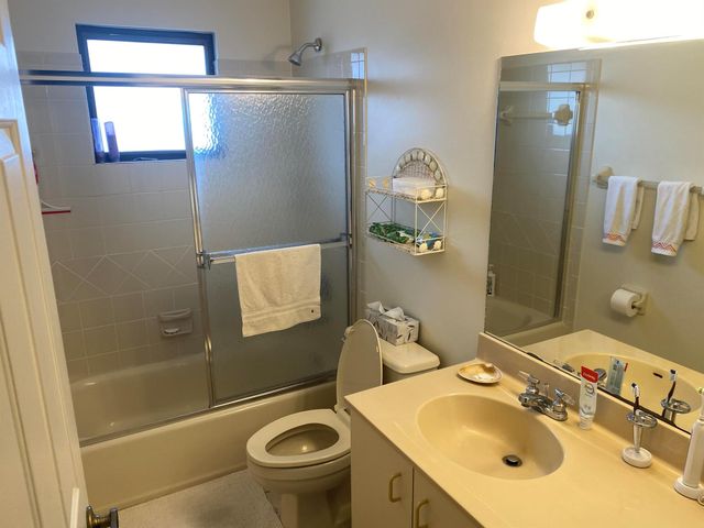654 SW Centre Court 202, Vero Beach, FL 32962