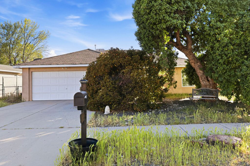 1121 Willow Court SE, Los Lunas, NM 87031