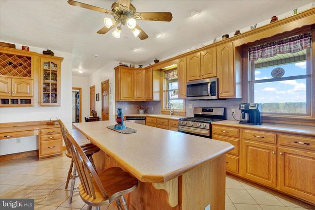 9185 HIGH ROCK RD, New Park, PA 17352
