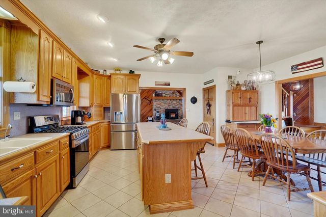 9185 HIGH ROCK RD, New Park, PA 17352