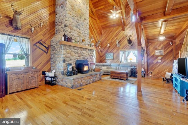 9185 HIGH ROCK RD, New Park, PA 17352