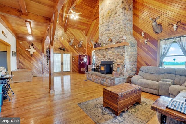 9185 HIGH ROCK RD, New Park, PA 17352