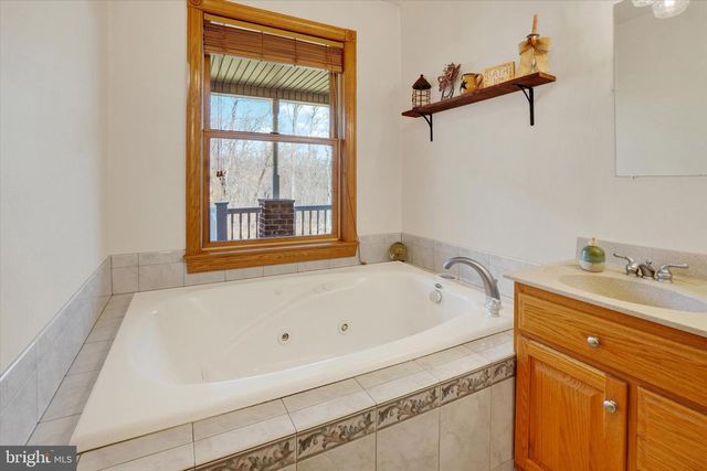 9185 HIGH ROCK RD, New Park, PA 17352