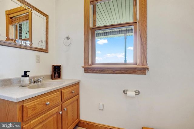 9185 HIGH ROCK RD, New Park, PA 17352