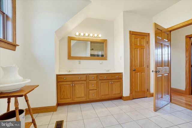 9185 HIGH ROCK RD, New Park, PA 17352