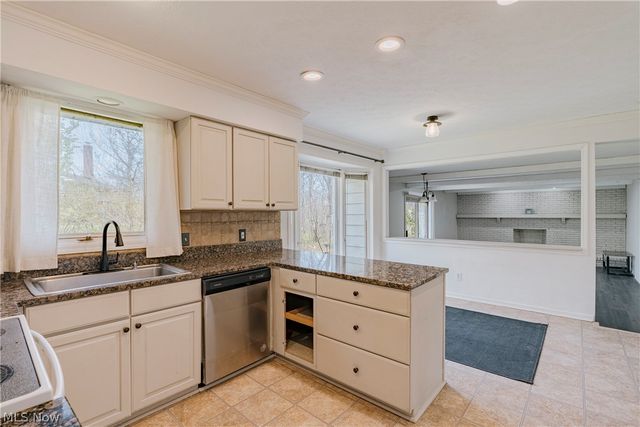 5880 Deepwood Trail, Solon, OH 44139