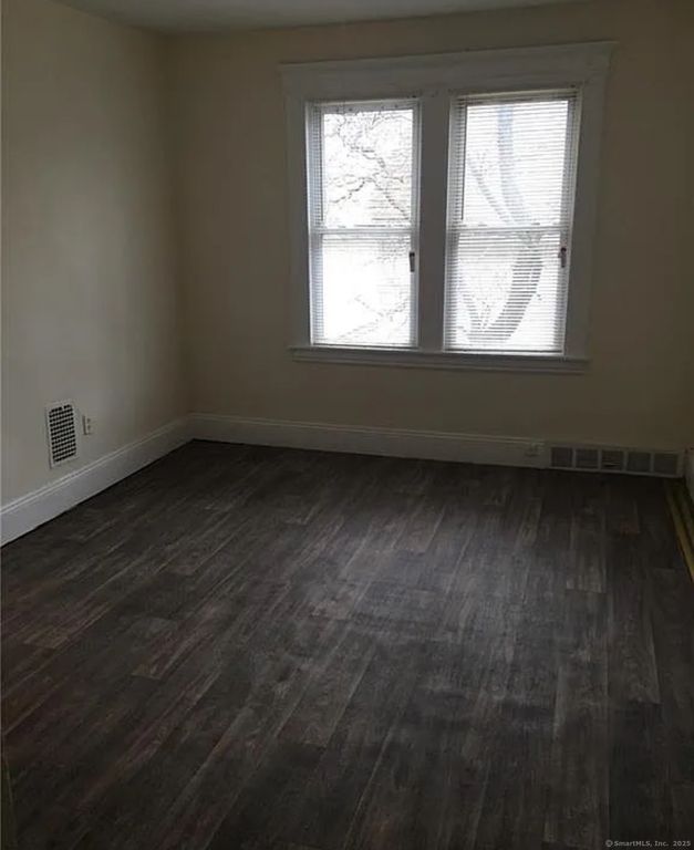274 Carroll Avenue 1st floor left, Bridgeport, CT 06607
