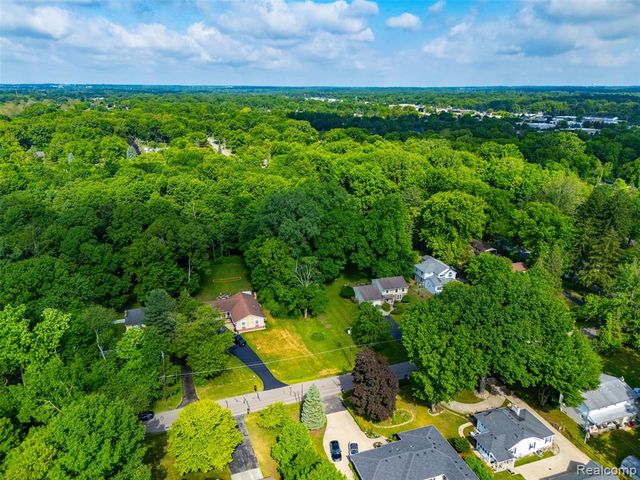 20099 Purlingbrook St, Livonia, MI 48152