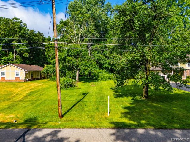 20099 Purlingbrook St, Livonia, MI 48152