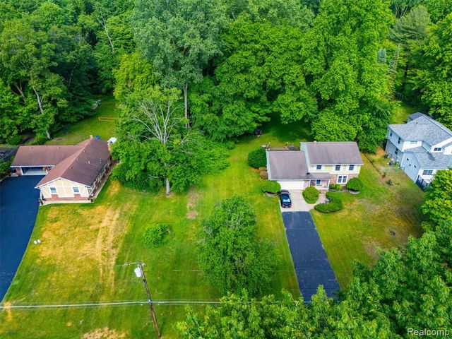 20099 Purlingbrook St, Livonia, MI 48152