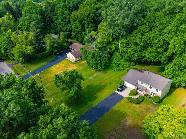 20099 Purlingbrook St, Livonia, MI 48152
